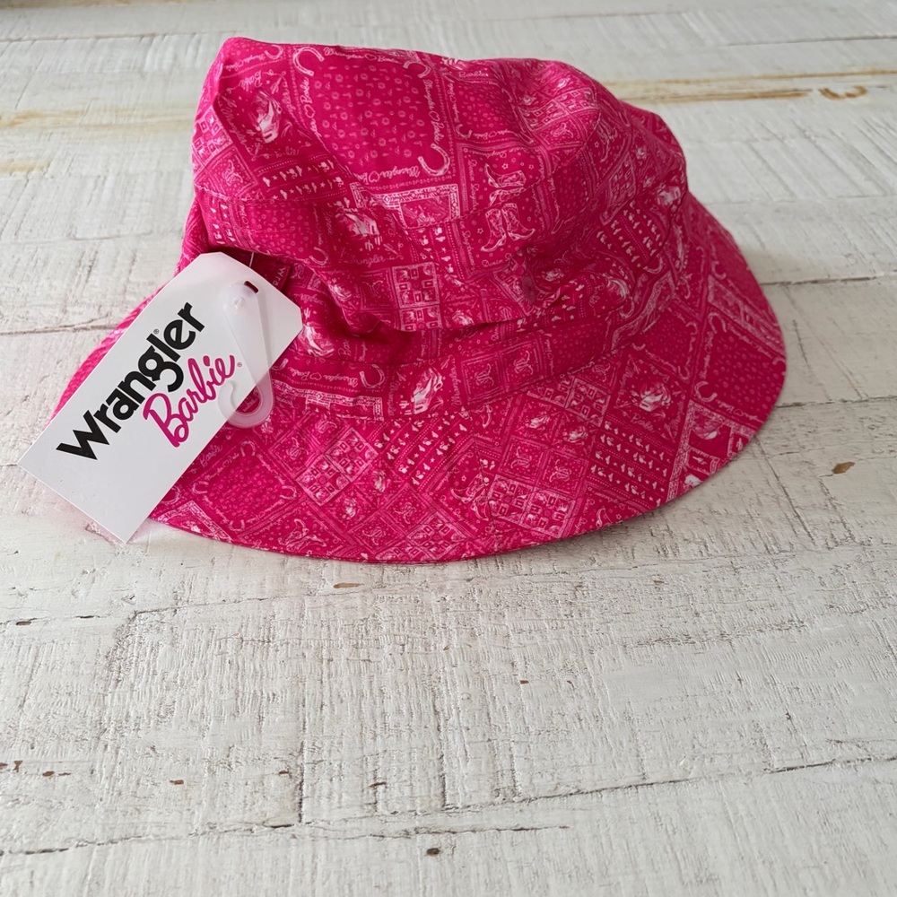 Wrangler x Barbie NWT Pink Bandana Print Bucket Hat Logo Lightweight